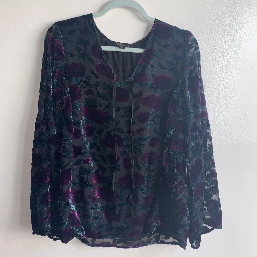 Dalia Floral Velvet Bell Sleeve Top Medium